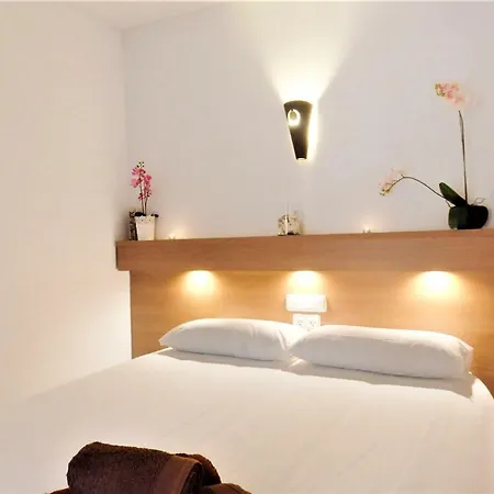 酒店 Waterfront Sunset Beach 3*